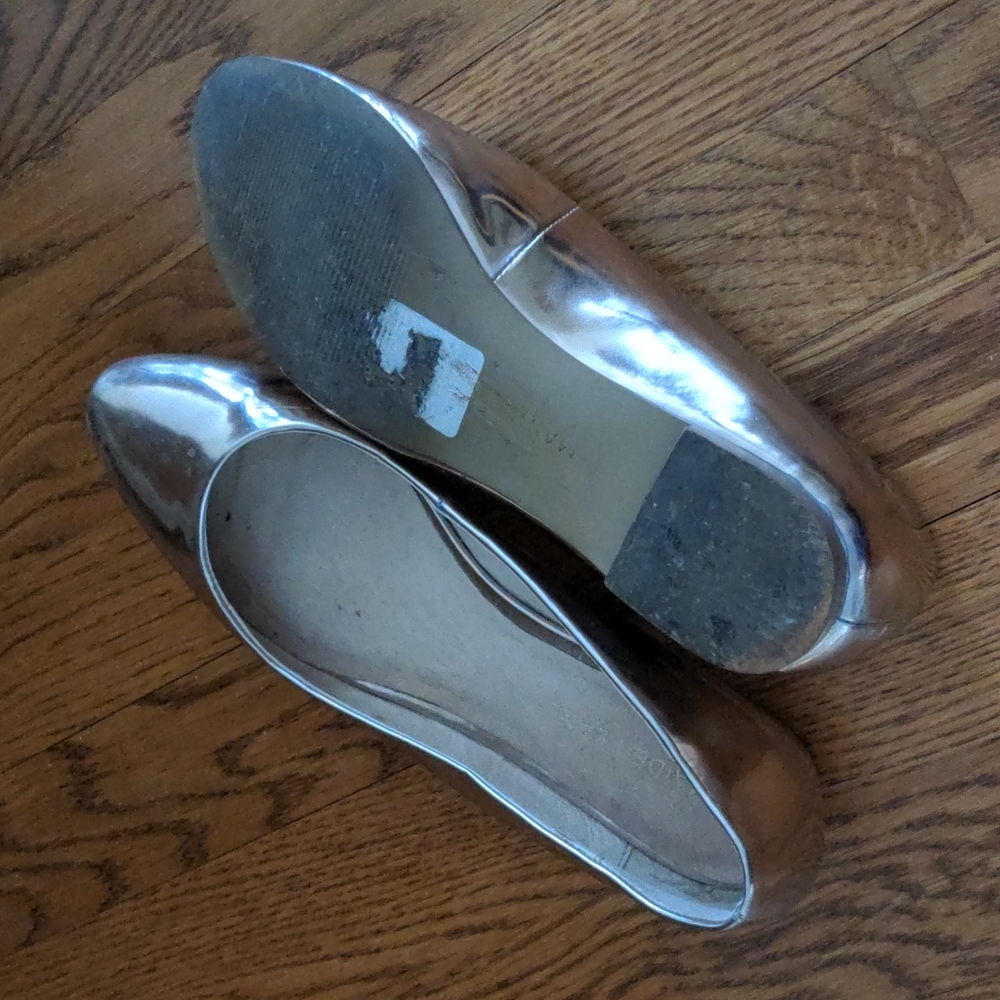 Gold flats - Picture 2 of 5